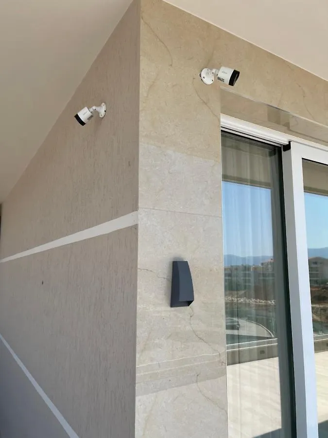 Sara Beach House Vlore 0*,